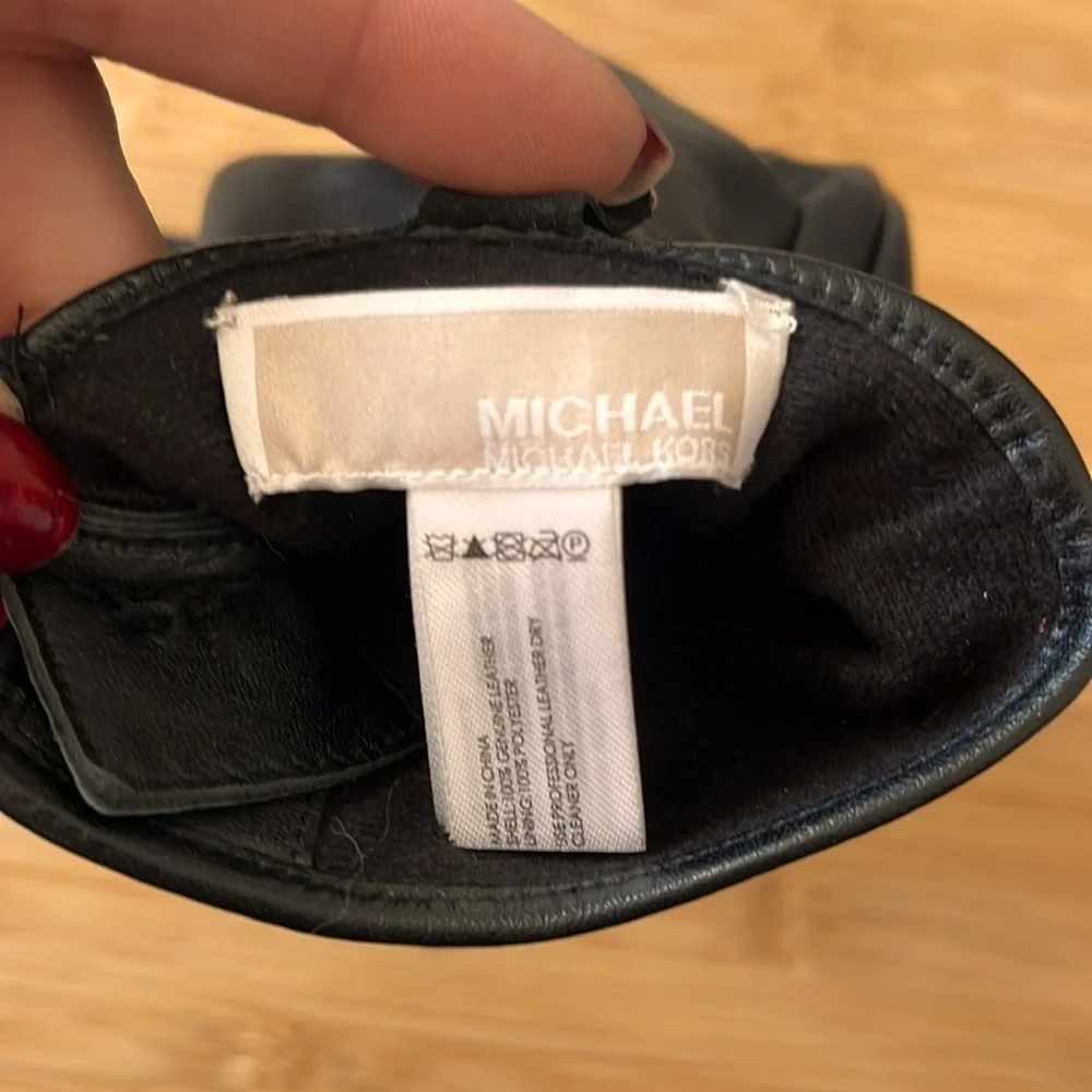 Brand New Michael Kors Black Genuine Leather Touchscreen Gloves Gold Tone Button